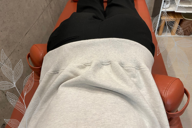 骨盤をご自身の体重を使って整えてい症状の改善を促します。