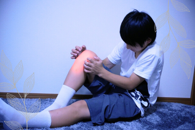 お子さんが、「膝が痛い」と訴えたことはありませんか？ もしかしたら、オスグッドを発症しているかもしれません。スポーツ少年に多く発症する疾患です。成長痛ともいわれています。